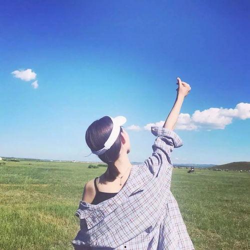 一男一女牵手视频素材,一男一女温馨互动瞬间